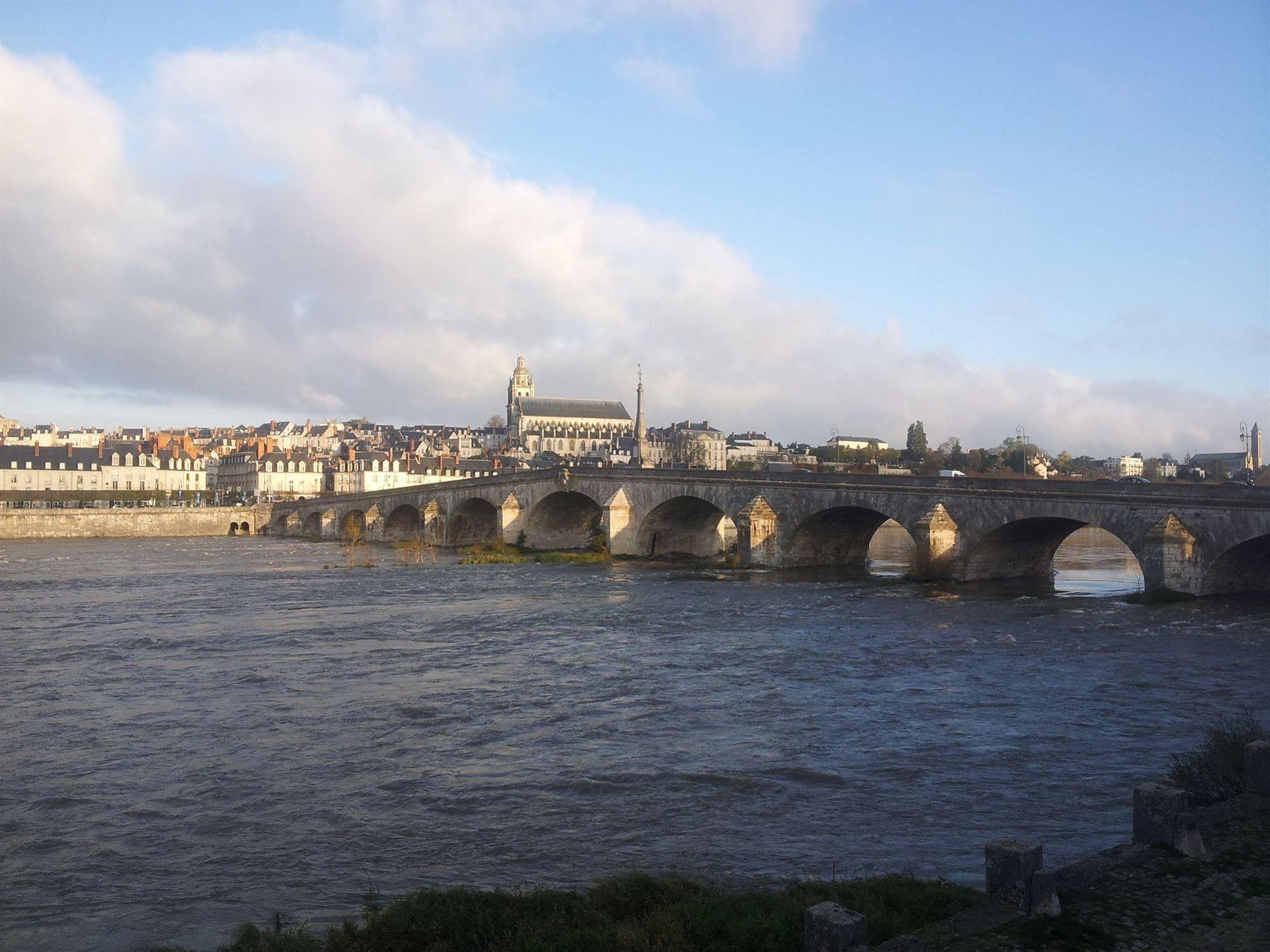 Le Pavillon Hotel Blois Luaran gambar